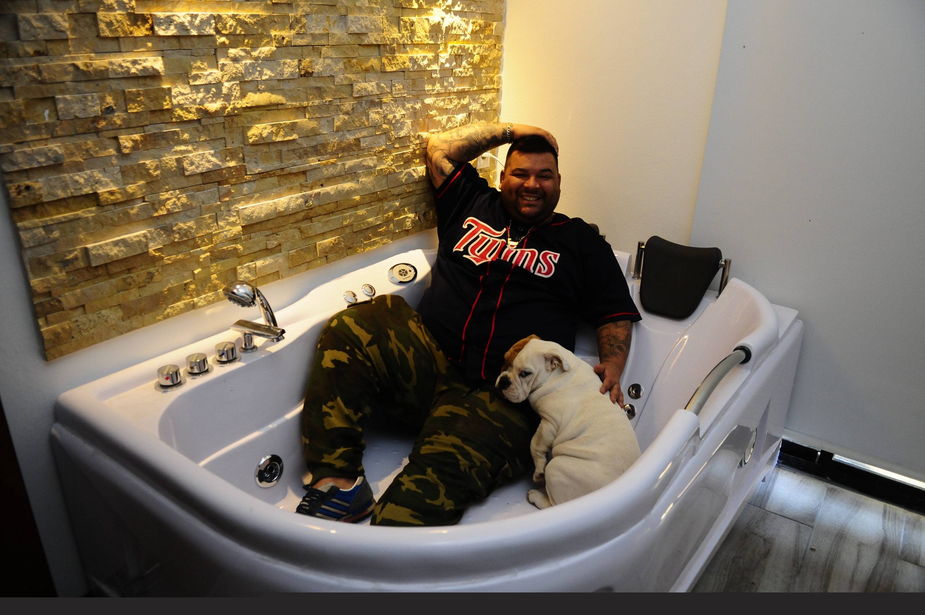 El eterno femenino de una imaginativa pintora