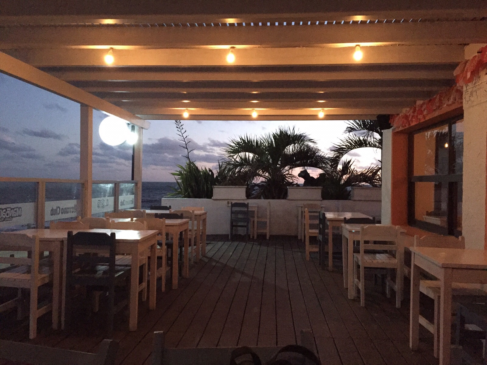 El eterno femenino de una imaginativa pintora