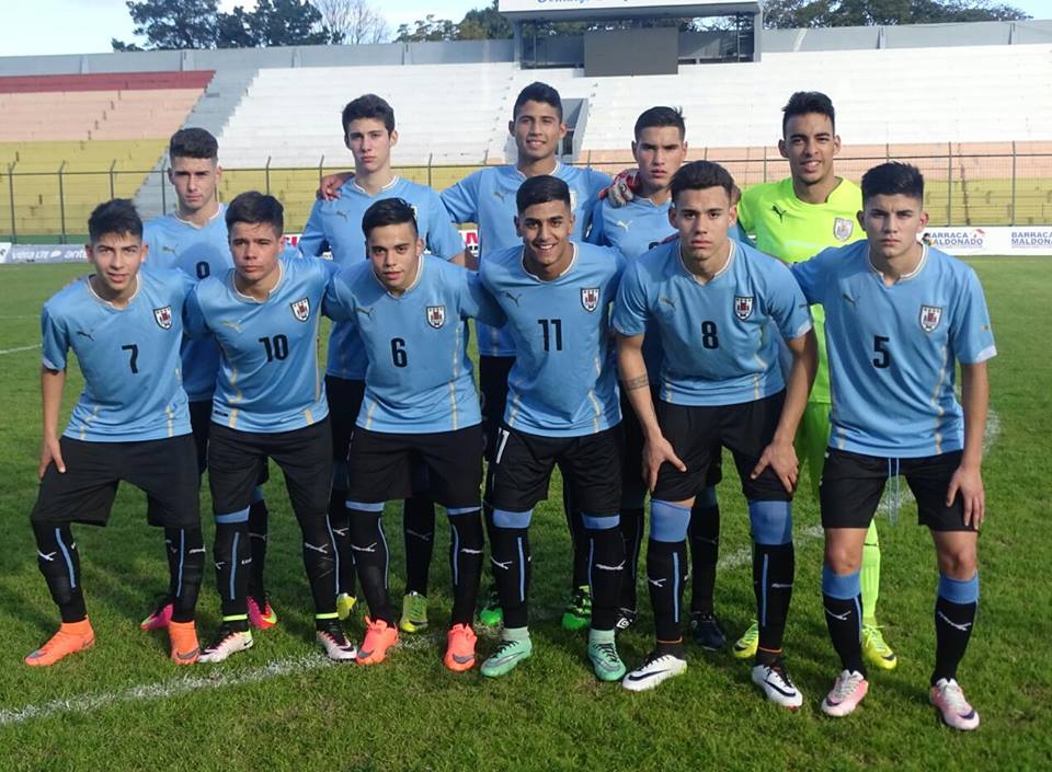 El equipo de Uruguay. Arriba: Lucas Espinosa, Santiago Fernández, Eduardo Bastita, Brian Ferrares y Nahuel Suárez. Abajo: Alan Rodríguez, Matías Tomas, Alejo Cruz, Facundo Torres, José Neris y Gastón Medina. Foto: AUF