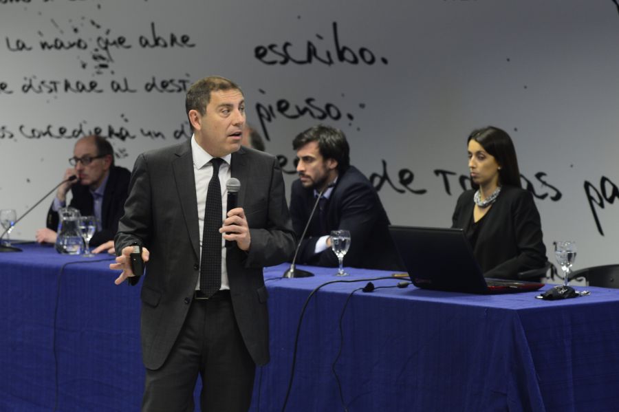 El eterno femenino de una imaginativa pintora