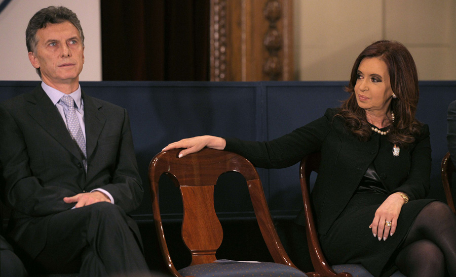 El actual presidente Mauricio Macri y su predecesora, Cristina Fernández. Foto: AFP