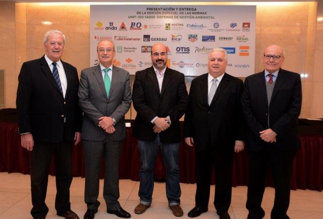 El eterno femenino de una imaginativa pintora