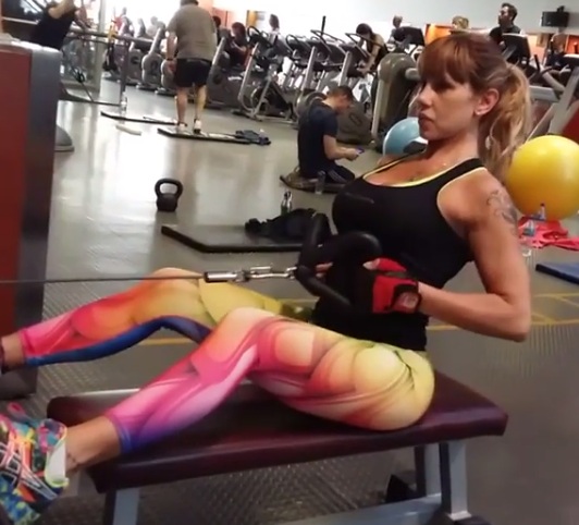 El eterno femenino de una imaginativa pintora