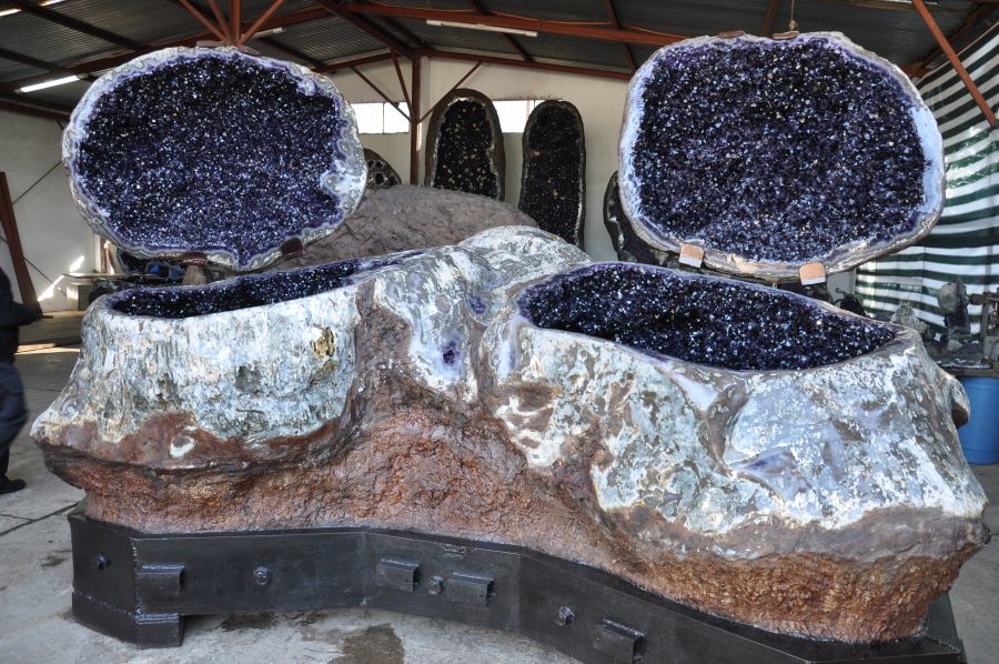 El eterno femenino de una imaginativa pintora