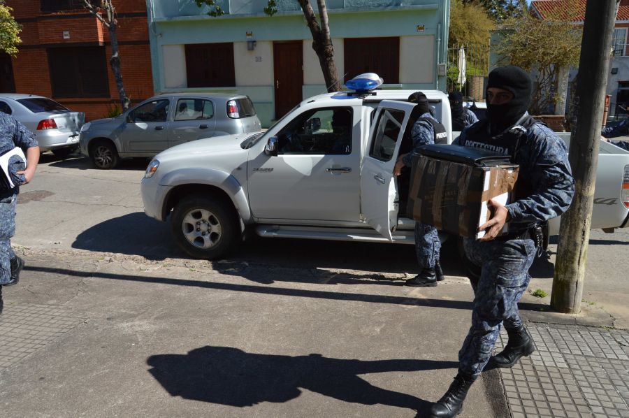 El eterno femenino de una imaginativa pintora
