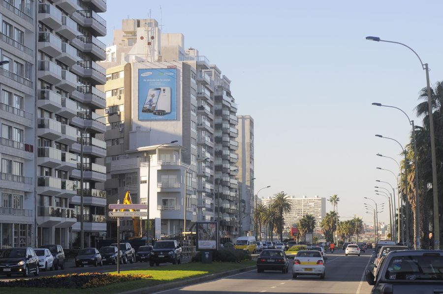 El eterno femenino de una imaginativa pintora