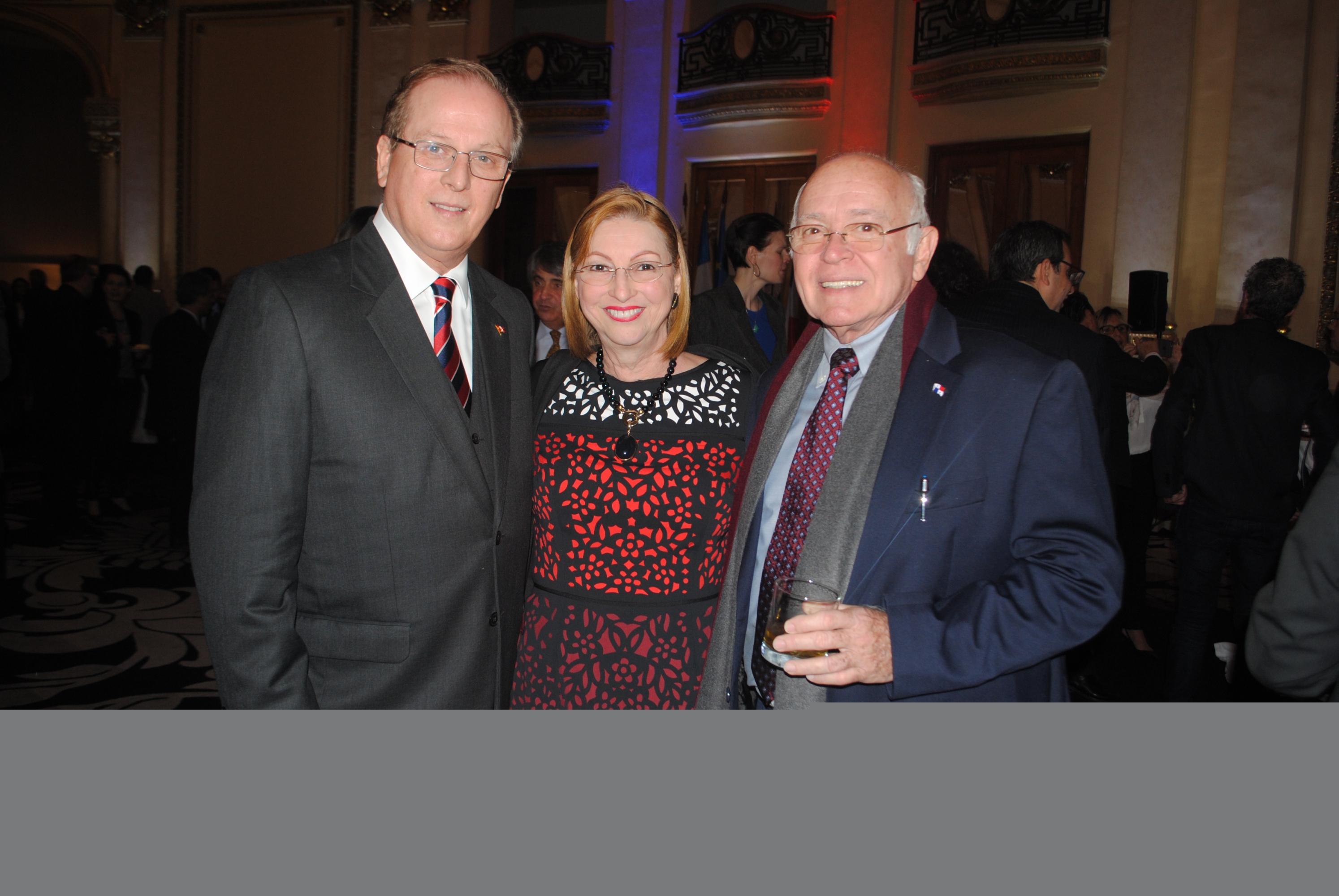Embajador de Perú Augusto Arzubiaga, Cecilia De la guardia de Castro, Embajador de Panamá Anselmo Castro.