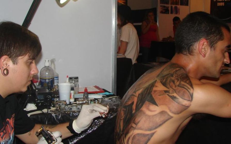 El eterno femenino de una imaginativa pintora