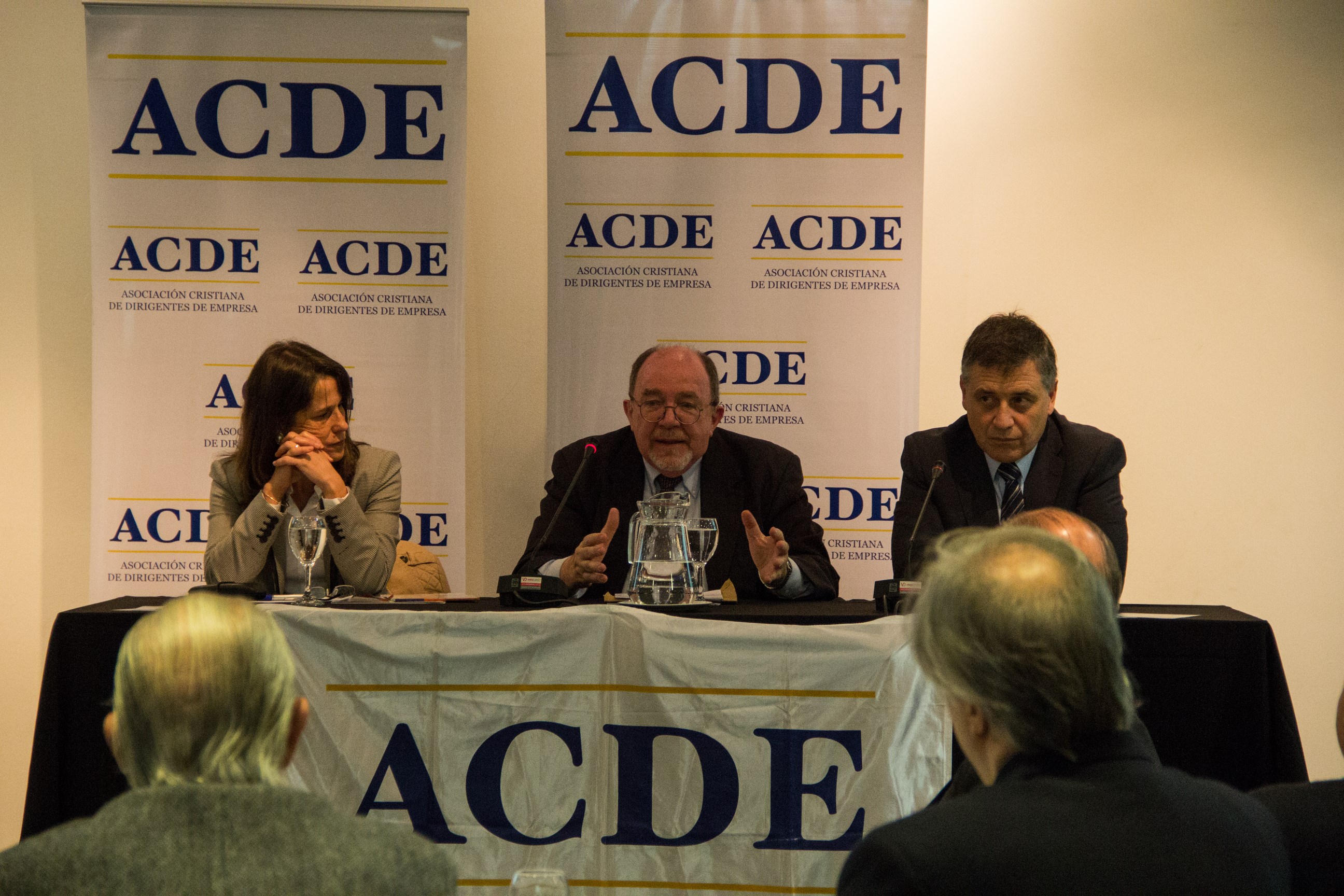 El eterno femenino de una imaginativa pintora