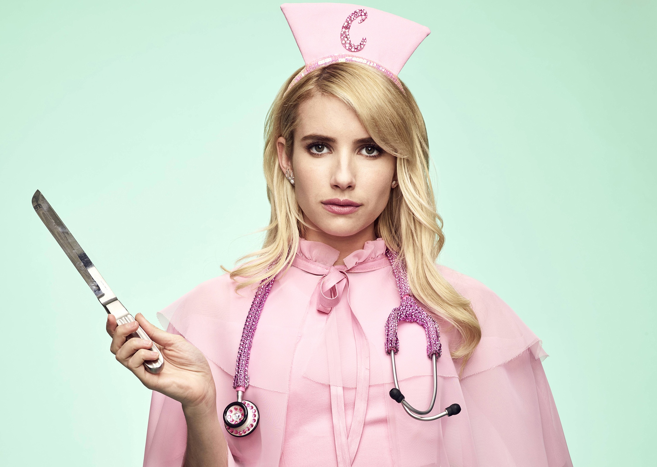 El eterno femenino de una imaginativa pintora