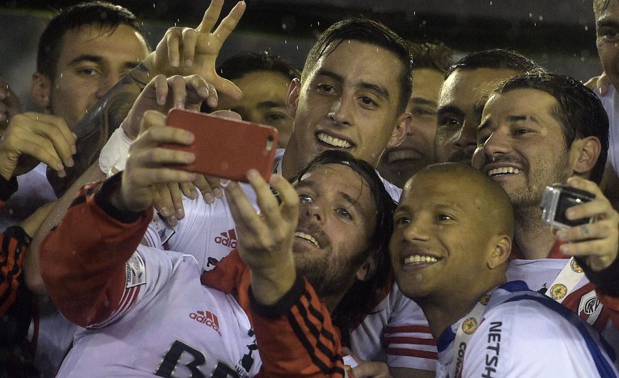 El eterno femenino de una imaginativa pintora