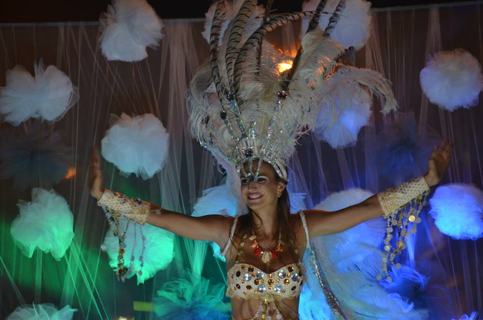 El eterno femenino de una imaginativa pintora