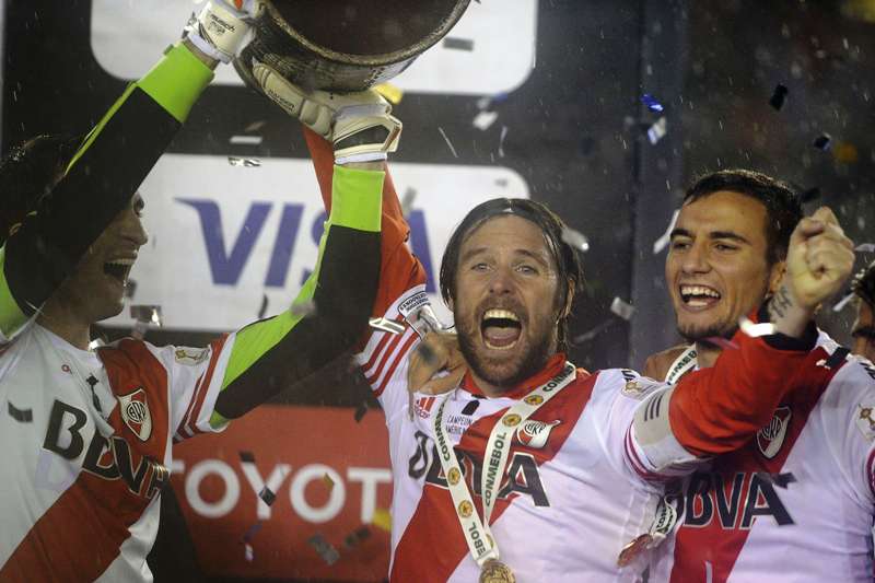 El eterno femenino de una imaginativa pintora