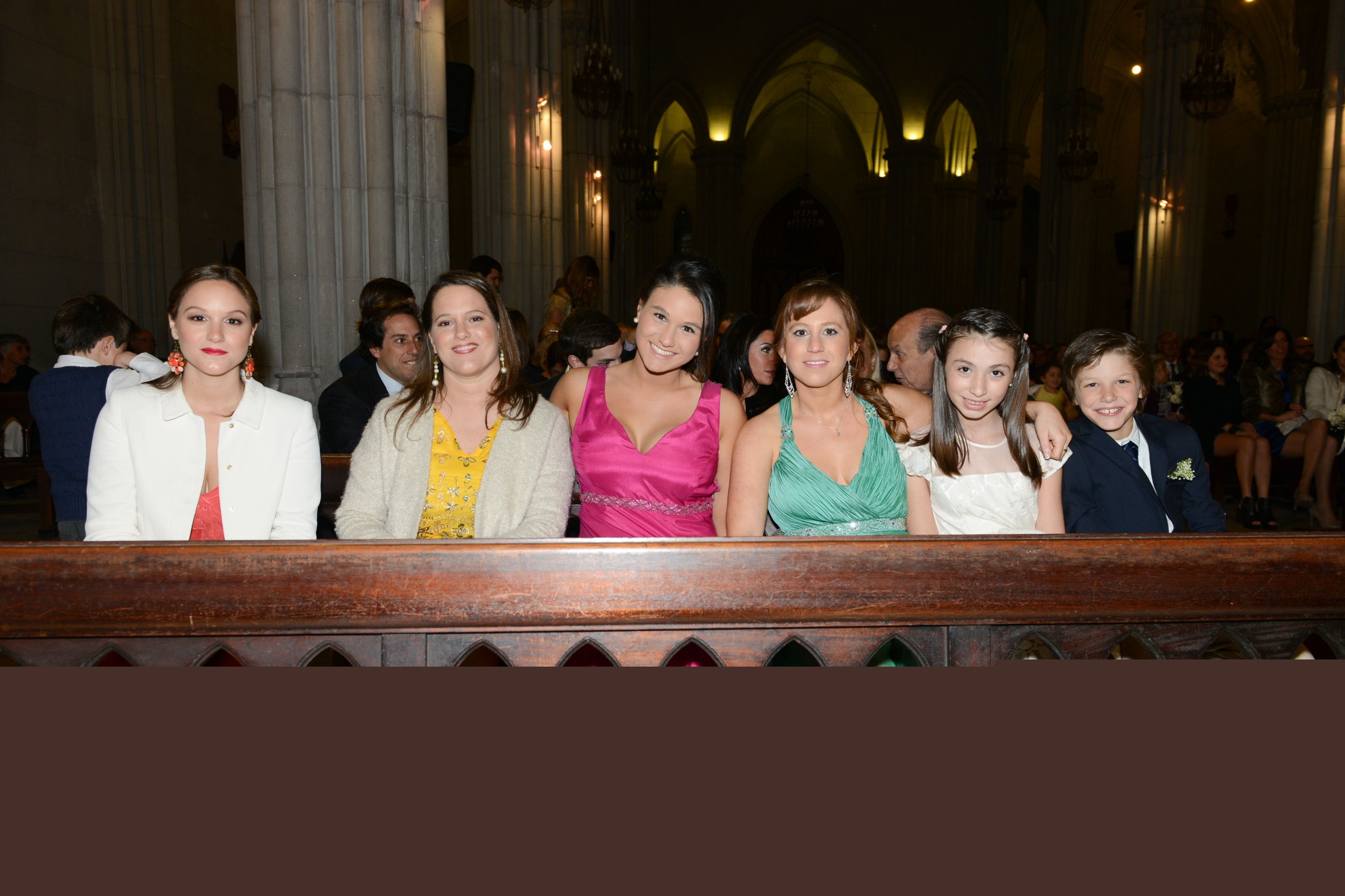 Victoria y Lourdes Fernández Beltrán, Joaquina, María Jesús, Miranda y Facundo Beltrán.