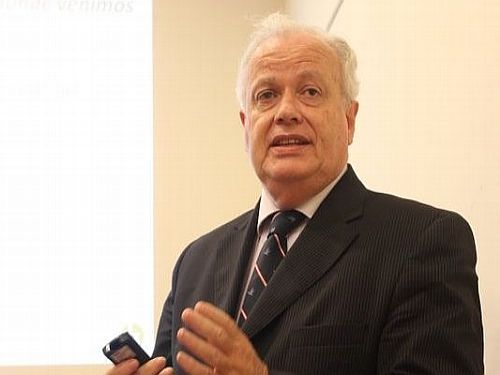 El eterno femenino de una imaginativa pintora