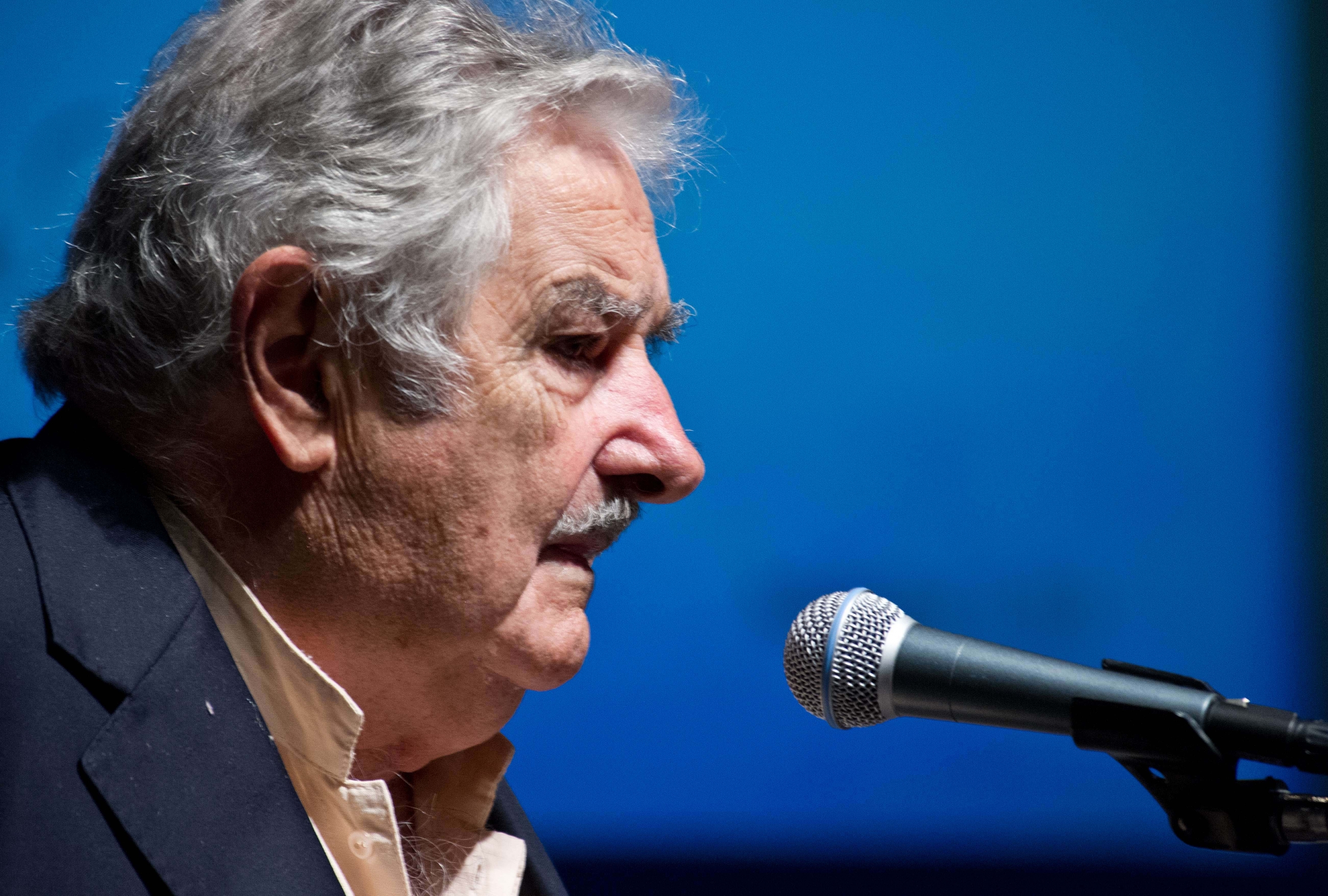 El eterno femenino de una imaginativa pintora