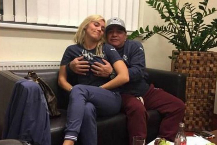 El eterno femenino de una imaginativa pintora