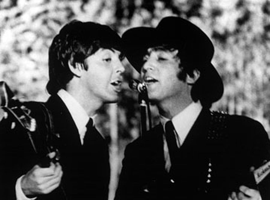 El eterno femenino de una imaginativa pintora