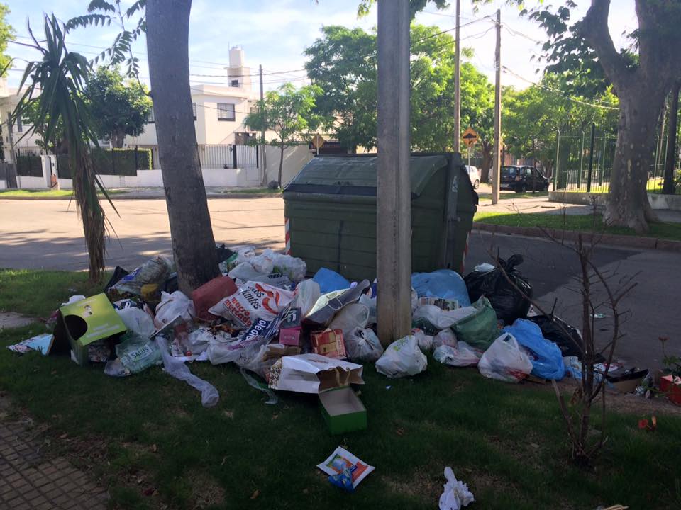 Basura acumulada en Montevideo. Foto: Archivo El País