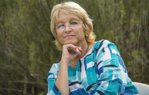 El eterno femenino de una imaginativa pintora