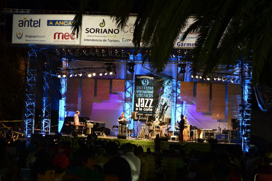 El eterno femenino de una imaginativa pintora