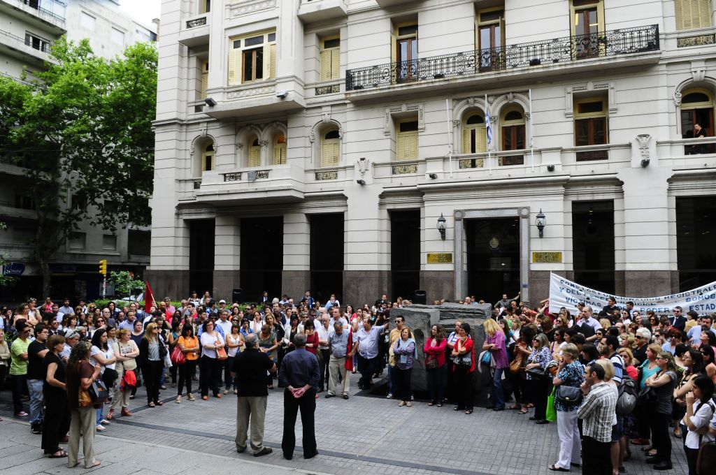 El eterno femenino de una imaginativa pintora