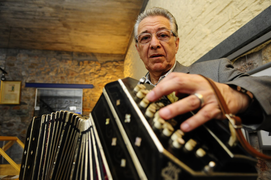 El eterno femenino de una imaginativa pintora