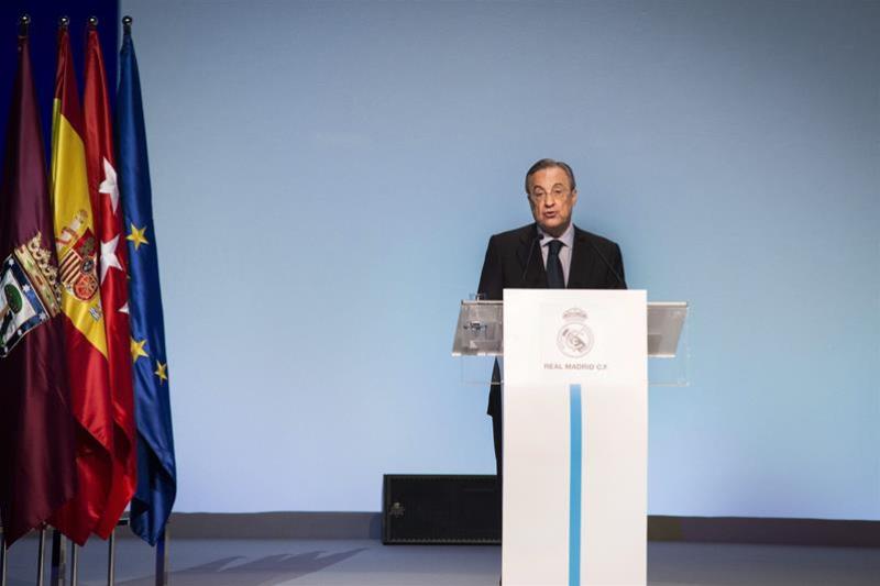 Florentino Pérez dio respuestas en la Asamblea de Socios del Real Madrid. Foto: Agencia EFE