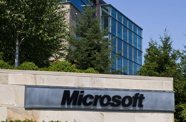 El eterno femenino de una imaginativa pintora