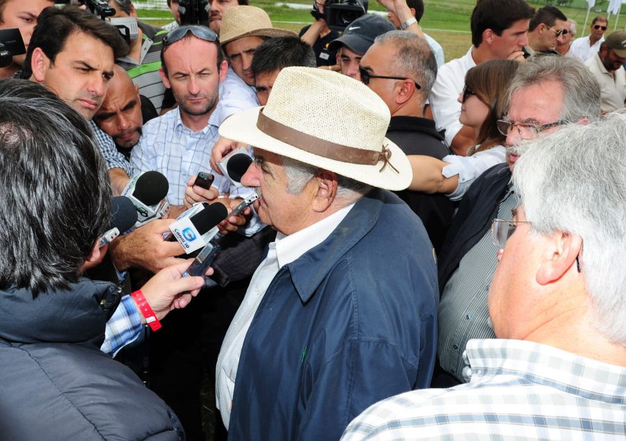 El eterno femenino de una imaginativa pintora