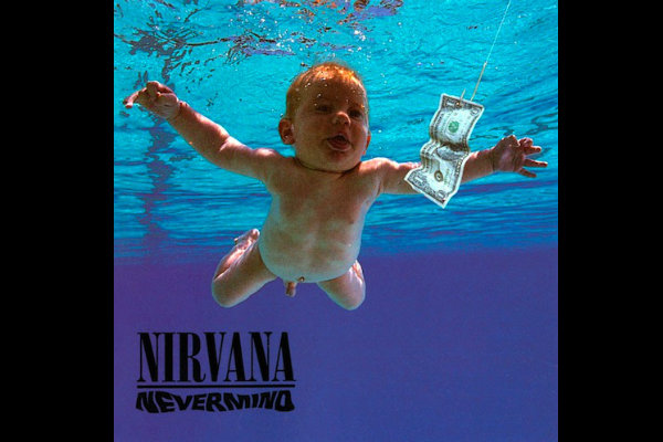 Un bebé con el pene al aire también generó controversia.