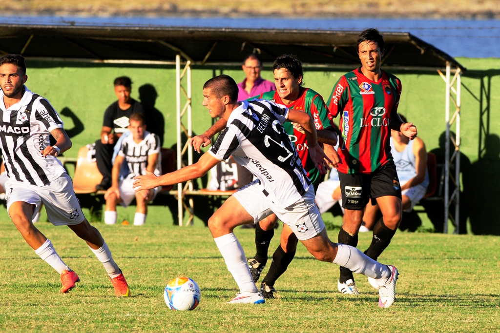 El eterno femenino de una imaginativa pintora