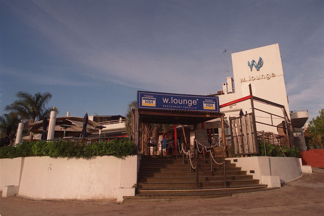 El eterno femenino de una imaginativa pintora