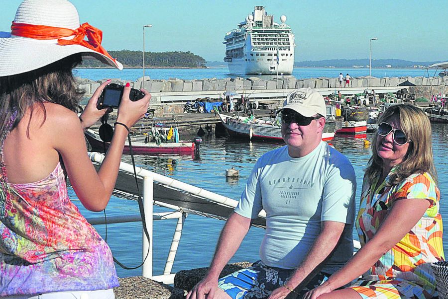 El eterno femenino de una imaginativa pintora