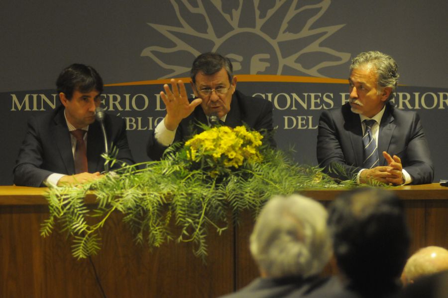 El eterno femenino de una imaginativa pintora