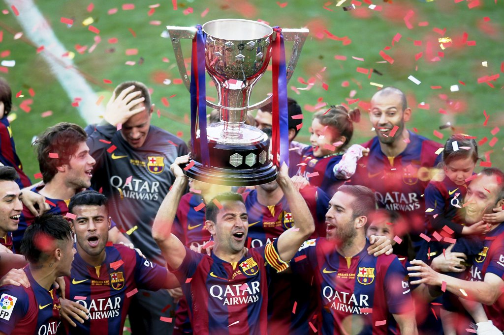 Xavi Hernández levantó la Liga en su despedida. Foto: Reuters.