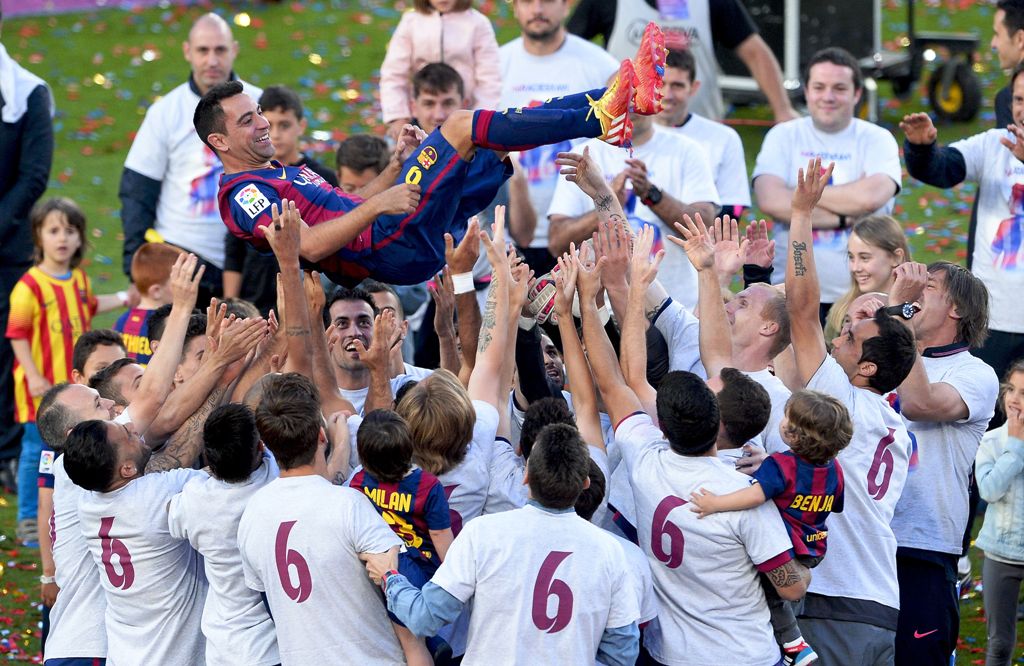 Xavi Hernández, despedida con altos honores a una leyenda. Foto: EFE
