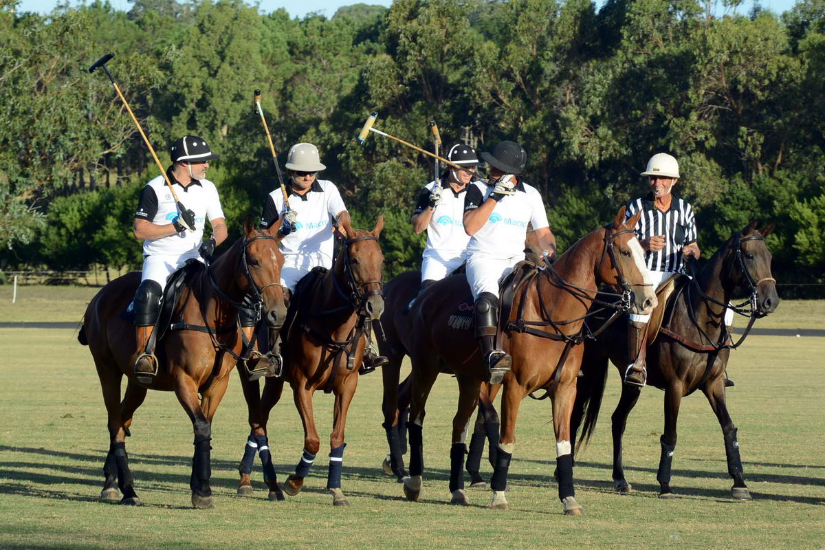 El eterno femenino de una imaginativa pintora