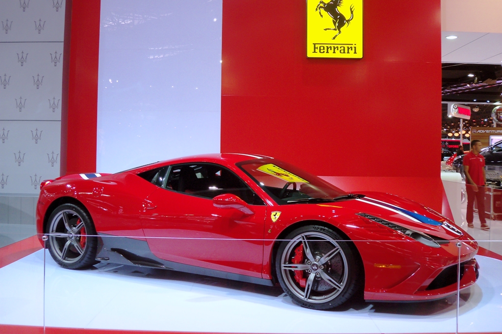 El eterno femenino de una imaginativa pintora