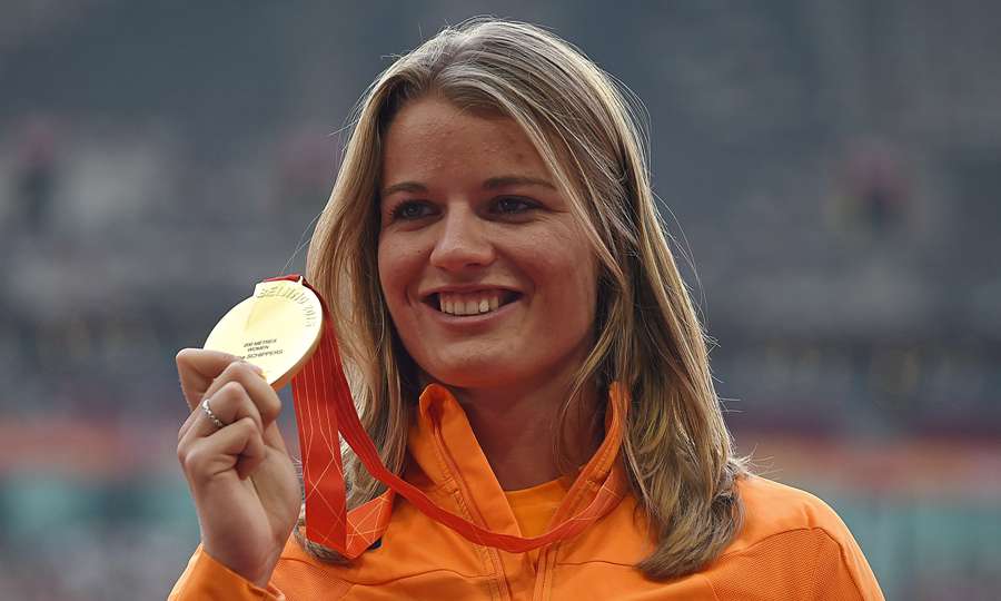 El eterno femenino de una imaginativa pintora