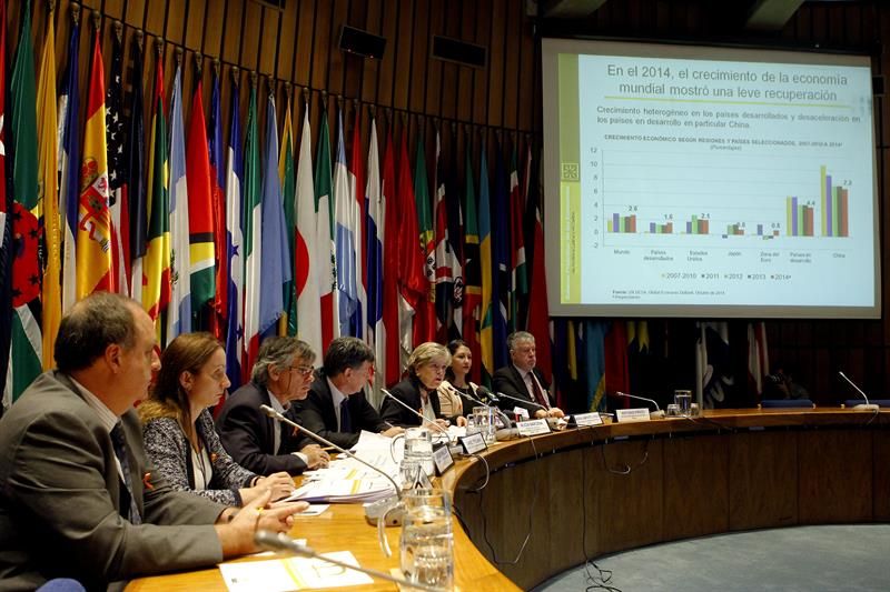 El eterno femenino de una imaginativa pintora