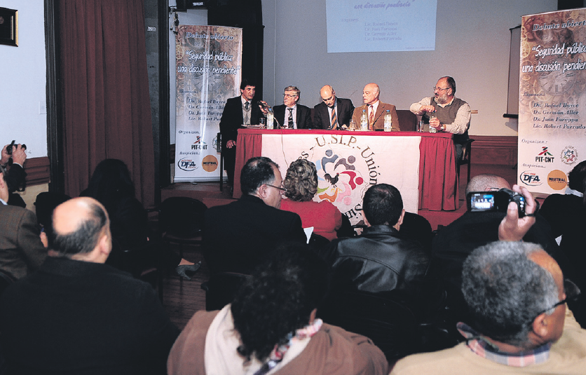 El eterno femenino de una imaginativa pintora