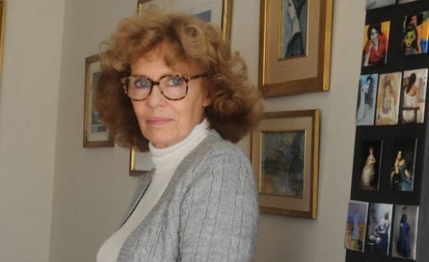 El eterno femenino de una imaginativa pintora