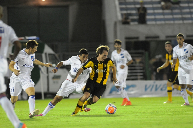 El eterno femenino de una imaginativa pintora