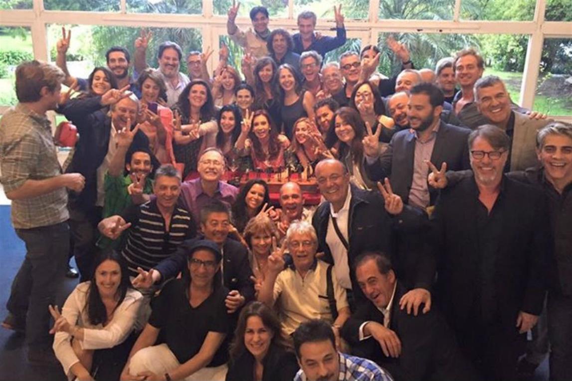 El eterno femenino de una imaginativa pintora