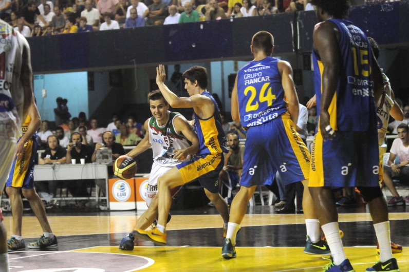 El eterno femenino de una imaginativa pintora