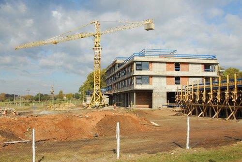 El eterno femenino de una imaginativa pintora
