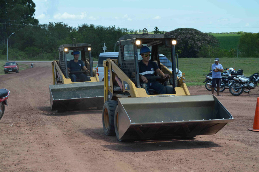Dos operarios atrapados bajo toneladas de granos. Foto: Daniel Rojas