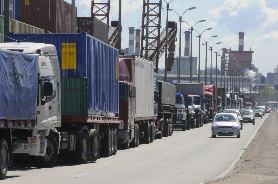 El eterno femenino de una imaginativa pintora