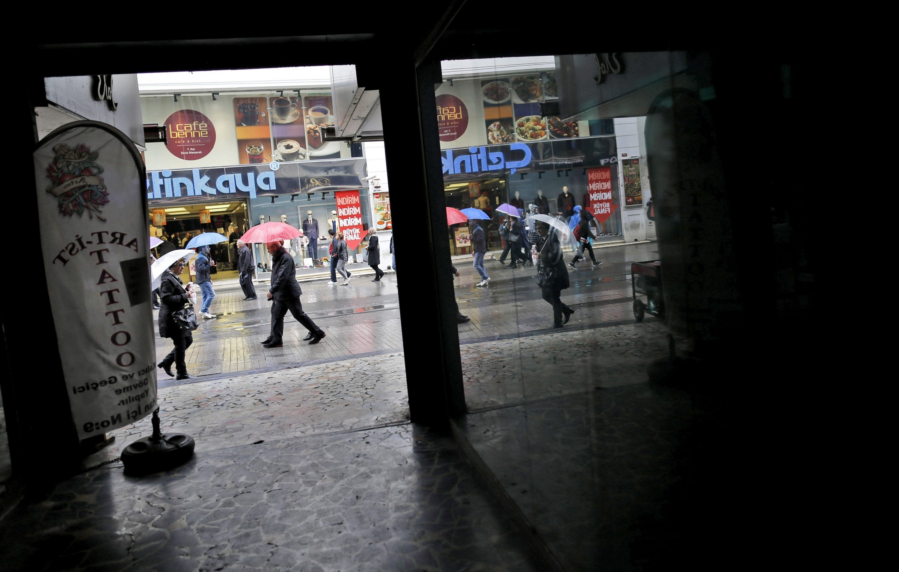 El eterno femenino de una imaginativa pintora